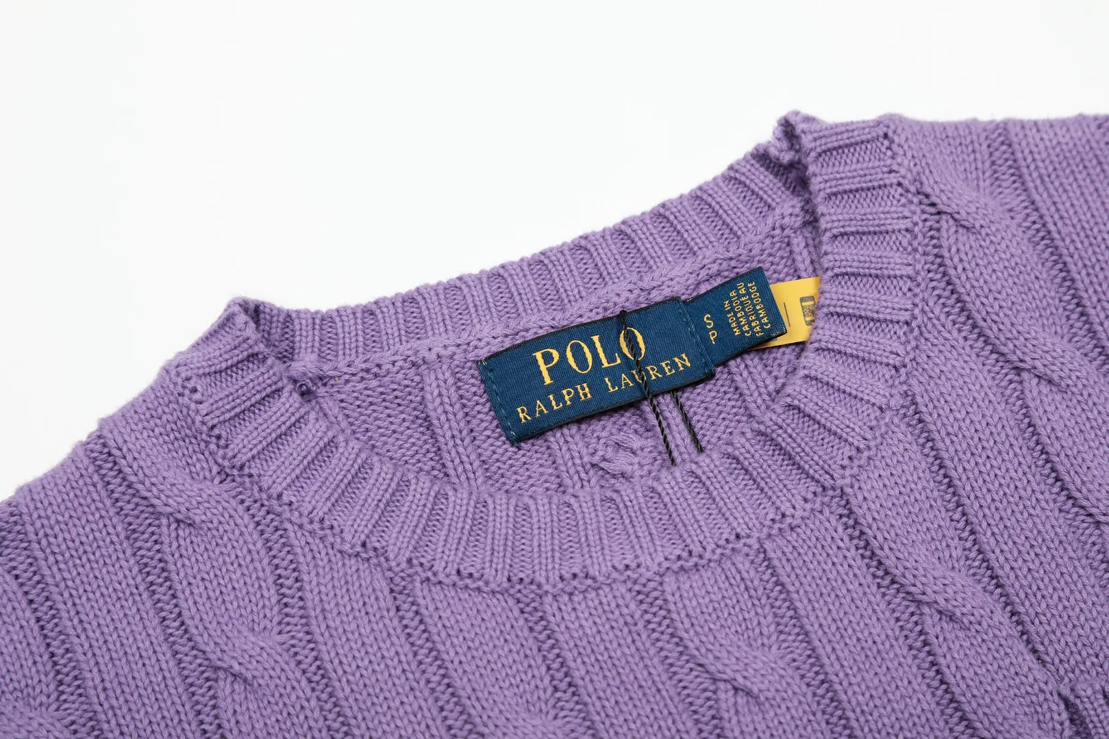 P154 💰 "Top quality" Style number: DS222# (not off the shelves all year round) [Ralph Lauren round neck pocket style solid color pony embroidered logo knitted short sleeves] ✅Ralph Lauren Ralph Lauren classic basic pocket all-match style goddess knitted short sleeves for all seasons ✅Main supplier platform live broadcast Wholesale entity Replenish when out of stock Not off the shelf ✅ZP quality 1:1 version Scan the code to enter the GF website Counter quality ✅Details and quality are the only one in Guangzhou. Imported quality cotton yarn, focusing on high-end, cost-effective, good quality needless to say. ✅The version is restored to the original order. The maximum size can be worn up to 160 pounds. Loose, comfortable and stress-free. ✅The upper body is simple and easy to match. A must-have for goddess ootd. Good-looking clothes are never picky. A must-have in the goddess’ wardrobe. Size: S-XL. Color: White, almond, purple, orange, gray, yellow, black, khaki, pink, navy, rose, green. Chinese red olive green light blue white label light blue blue label